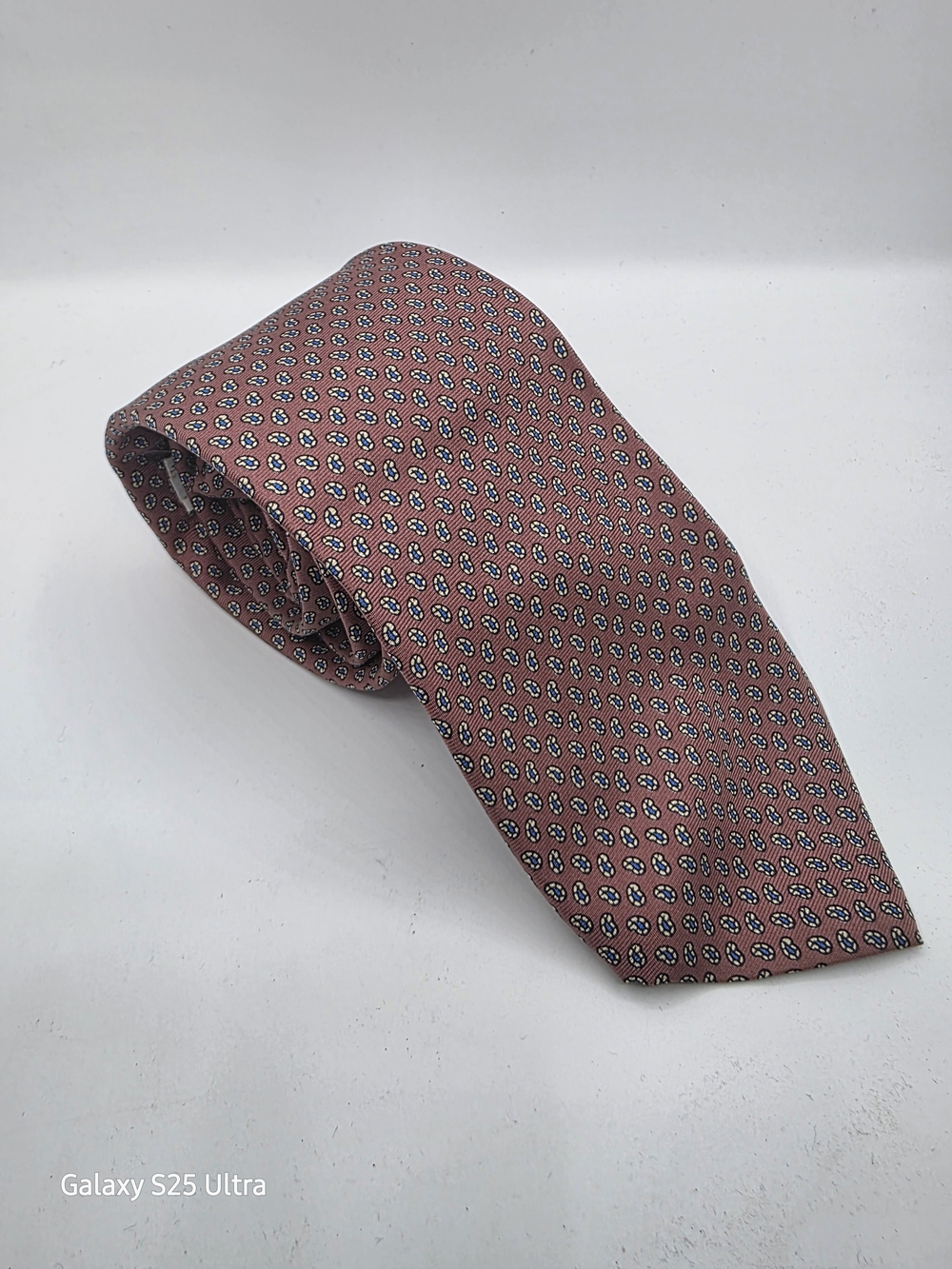 Vintage Filene’s The Men’s Store 100% Silk Burgundy Geometric Necktie